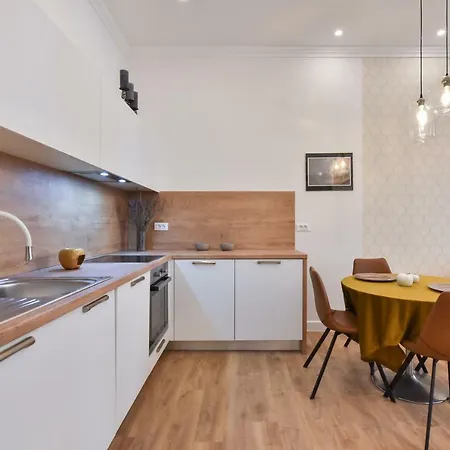 Apartment Center Simeon *