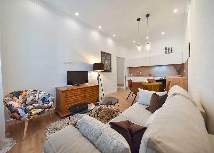 Center Simeon Daire *