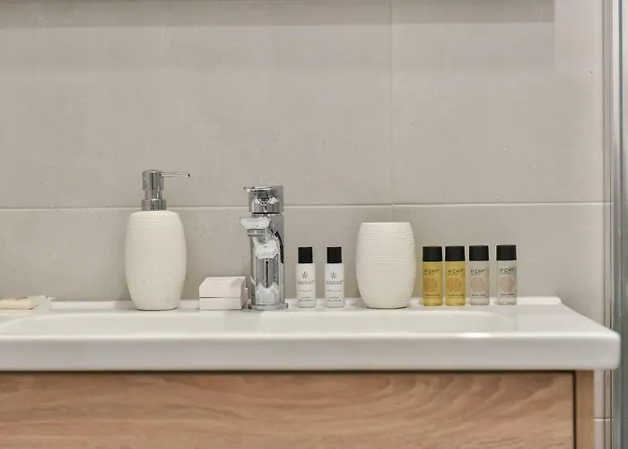 Center Simeon Daire *